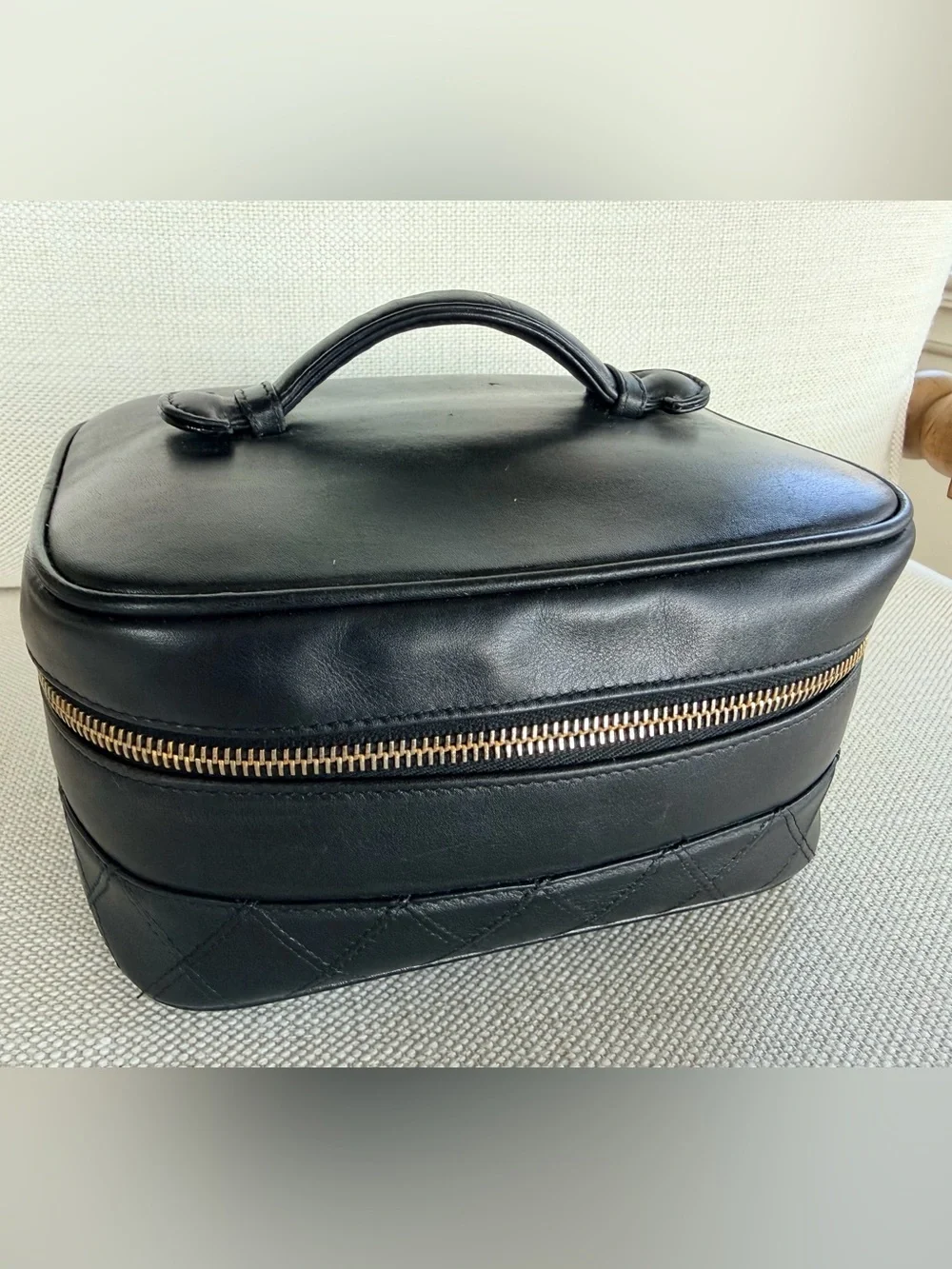 CHANEL Vintage Black Lambskin Vanity Cosmetic Case Gold CC Charm